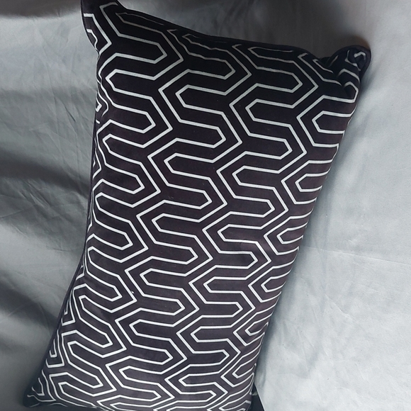 BRAWARM pillow black white geometric print, lumbar, 19×10" - Picture 4 of 8